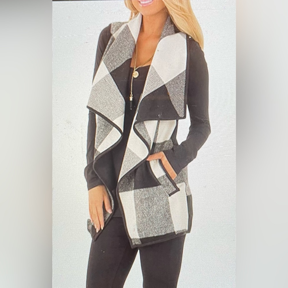 Waterfall Black and white Buffalo plaid cardigan vest size: XL fits like a L/XL